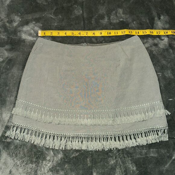 LuLus Mini Skirt Women's Small Olive Green Rayon Fringe Tiered Classic Back Zip - Picture 6 of 7